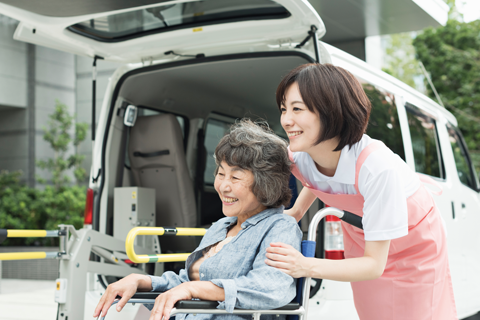 今1番必要とされる介護の長期インターン！教育系の学生さん、有給実習しませんか？