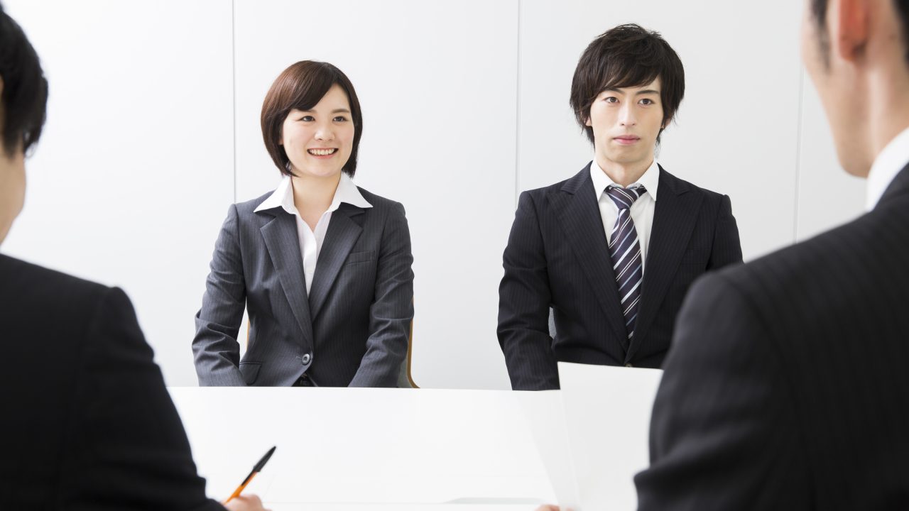 インターンの面接はどんな服装でのぞむべき?服装自由は私服でも大丈夫?