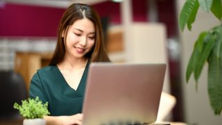 インターンで「私服でお越しください」「服装自由」と言われたら?適切な服装を紹介!