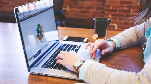 大学生はメイクしないと不便 周りから浮く するべき理由をわかりやすく解説 インターン 就活に役立つ情報メディア ユアターンplus 大学生はメイクしないと不便 周りから浮く するべき理由をわかりやすく解説 インターン 就活に役立つ情報メディア ユアターンplus